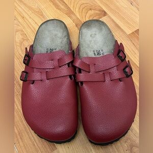 SOLD Women’s Birkenstock Clogs size 8